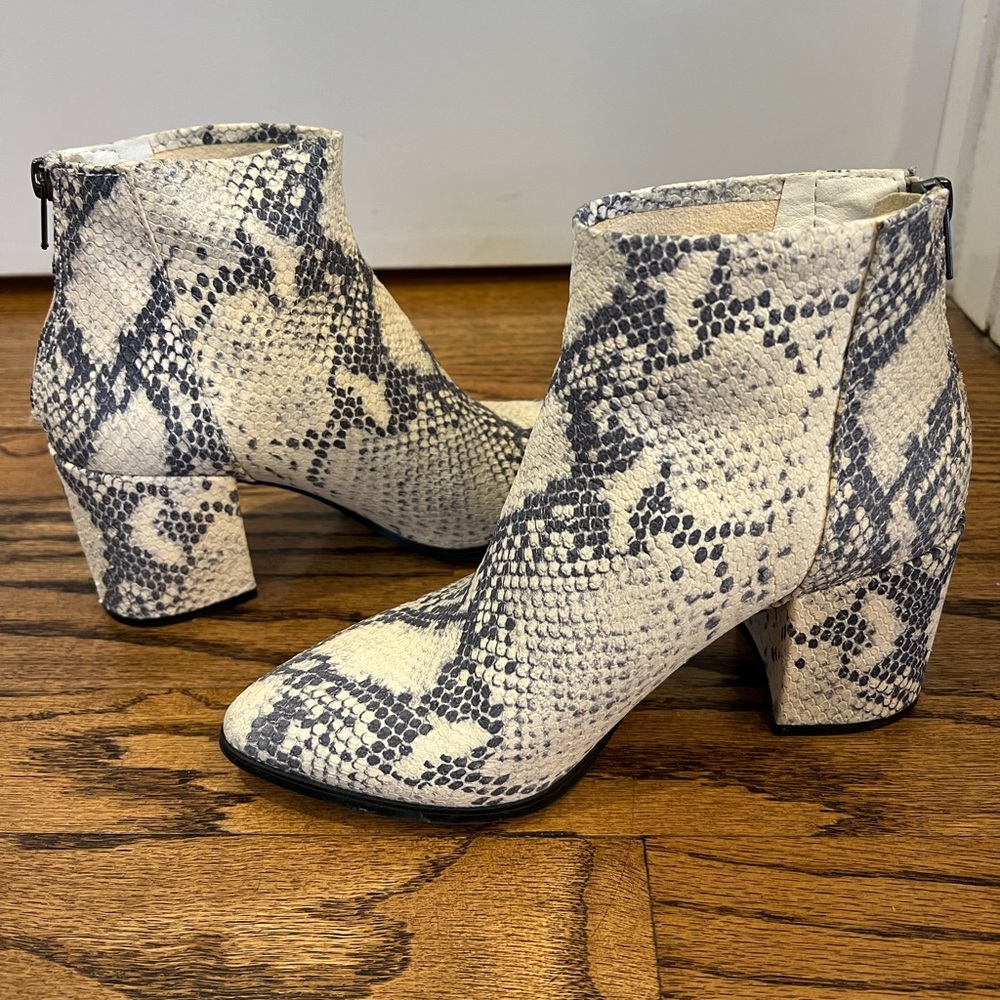 Steve Madden snakeskin heeled boots size 6